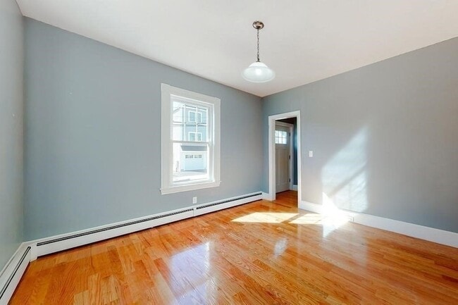 Building Photo - 127 Pond St