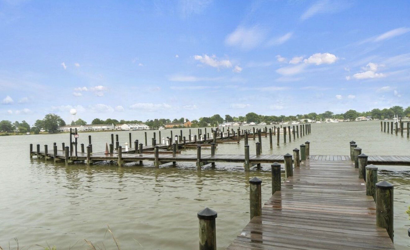 Building Photo - 205 Monroe Point Dr