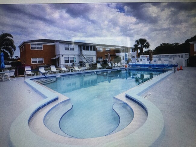 pool - 4158 Tamiami Trail