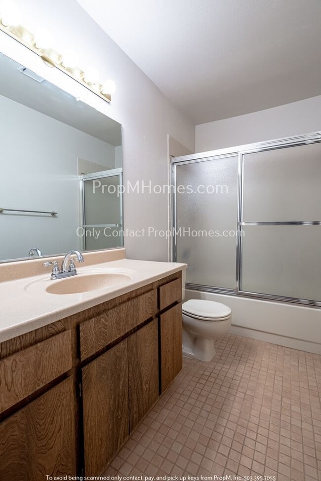 Building Photo - Three Bedroom Plus Bonus In West Linn - Sunset!