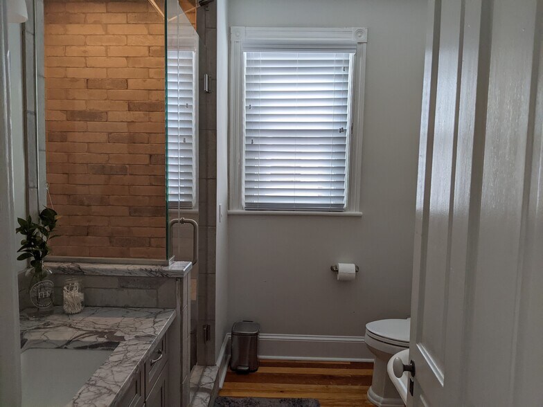 Building Photo - 522 2nd Ave