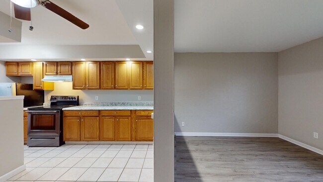 Building Photo - 630 Abbe Rd S
