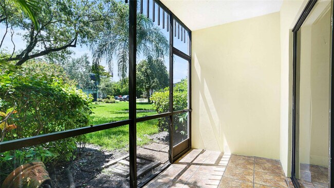 Building Photo - 3111 Oakland Shores Dr