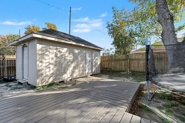 Building Photo - 234 E 1st St