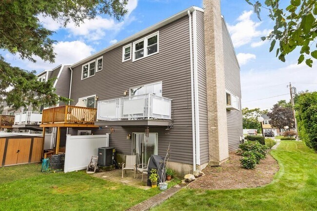 Building Photo - 13 Circuit Ln