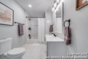 Building Photo - 811 W Kings Hwy