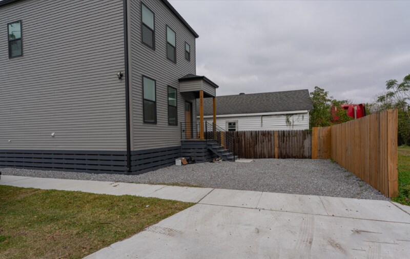 Building Photo - 2402 Bartholomew St