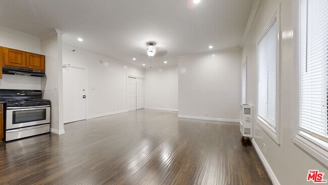 Building Photo - 507 Loma Dr