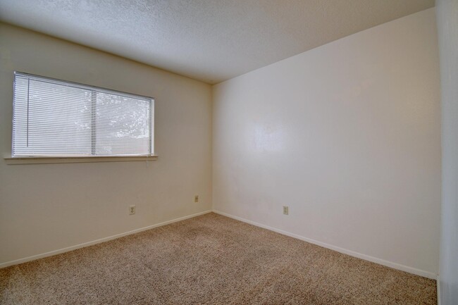 Building Photo - 8304 Della Rd NE