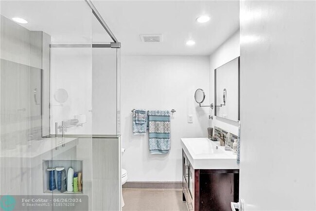Building Photo - 525 N Ocean Blvd