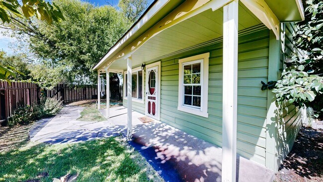 Building Photo - Country Charm Meets Vineyard Views! Two Be...