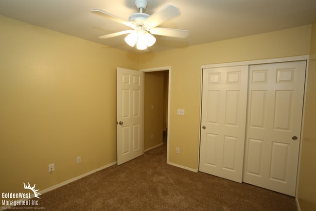 Building Photo - Gorgeous 4Bdm 2.5Ba Two Story Home in Desi...