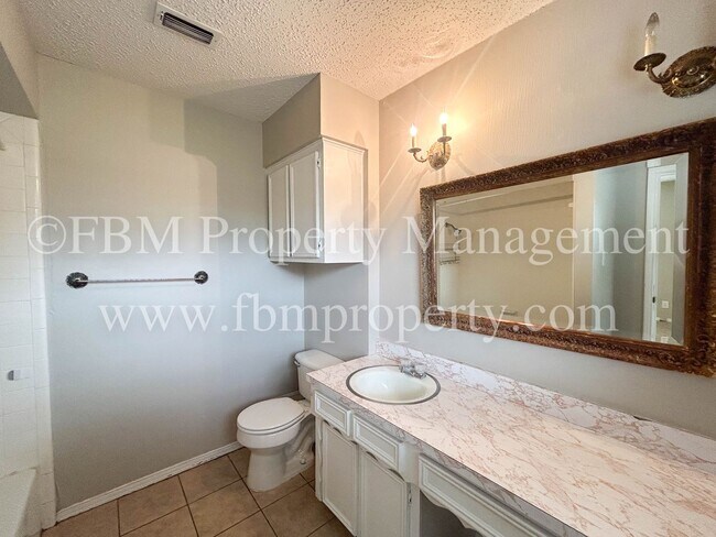 Building Photo - 1700 Charlottesville Dr