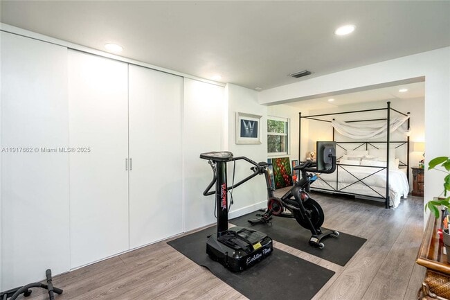 Building Photo - 1360 SW 16th St