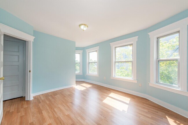 Building Photo - 151 Laurel Ave