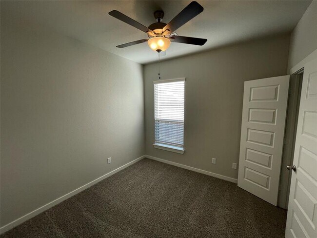 Building Photo - 9852 Grosbeak Ln