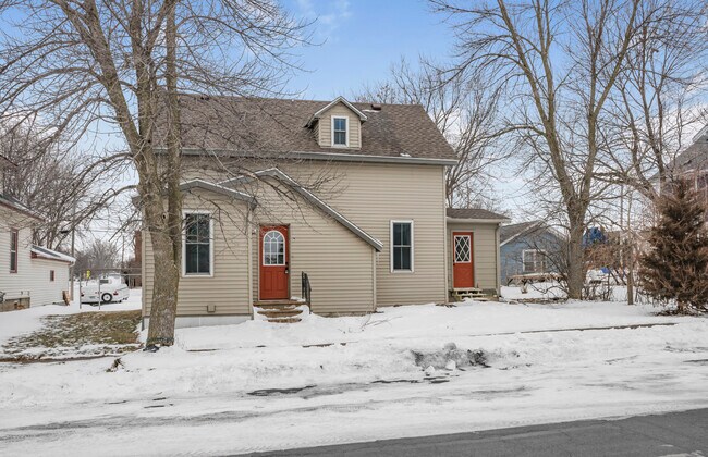 Building Photo - 509 W Baker St