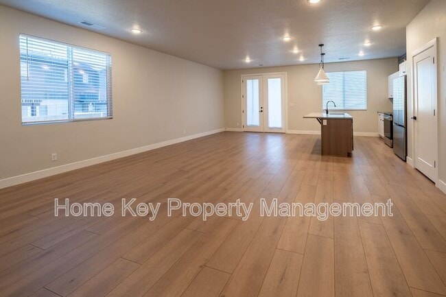 Building Photo - 3915 Razor Dr