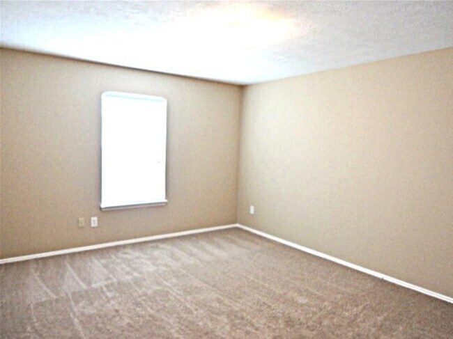 Building Photo - 18227 Thicket Grove Rd