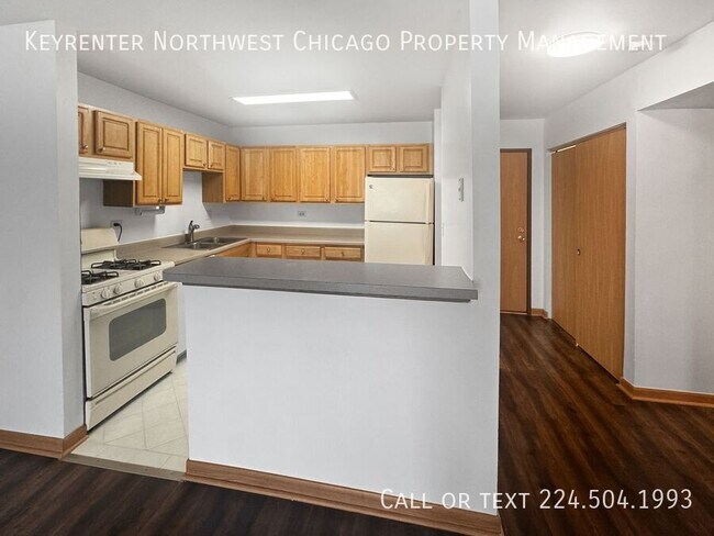 Building Photo - 3000 Bayside Dr