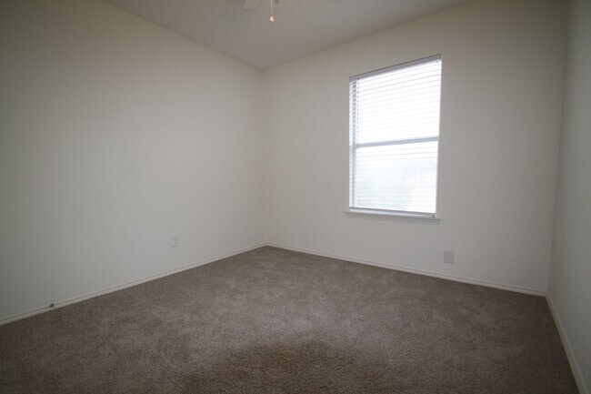 Building Photo - Upgraded 3BR Home | Granite Kitchen, High Ceilings & Gated Backyard | Minutes to Downtown Fort Worth