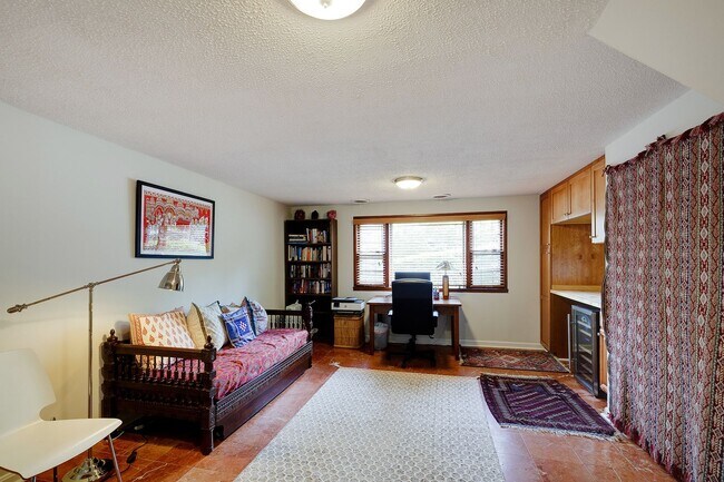 Building Photo - Furnished, Detached Home in Bethesda Alta ...