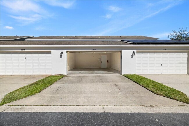 Building Photo - 7819 Hardenton St