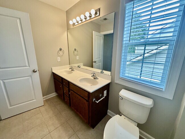 Building Photo - Spacious Four-Bedroom Home with a Bonus Room in Lawton Station!