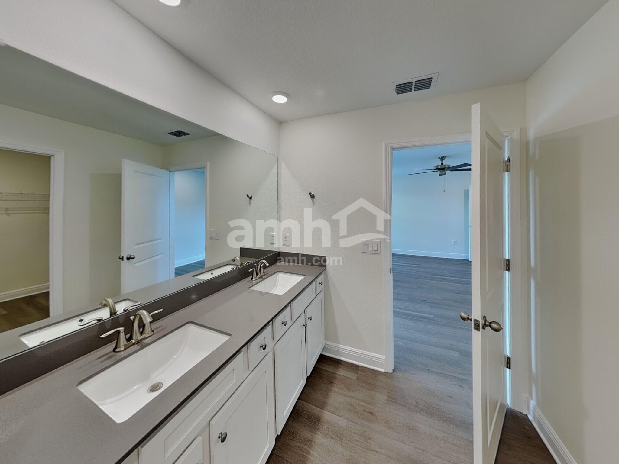 Building Photo - 6004 Pinewood Ests Dr