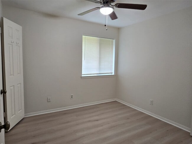 Building Photo - 3434 Streamside Ln
