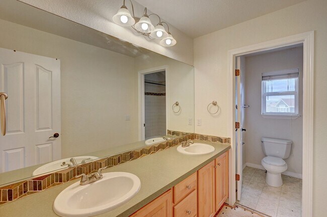 Building Photo - 5 bedroom, 4 1/2 bath, with 3 car garage in Cherry Creek School District