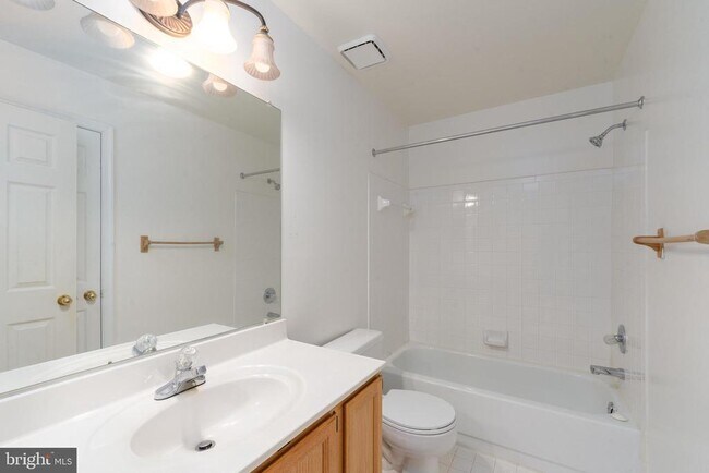 Building Photo - 8005 Silver Fox Dr