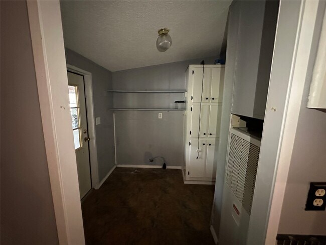 Building Photo - 35 Amber Dr