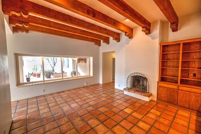 Building Photo - Single Story Foothills Home!