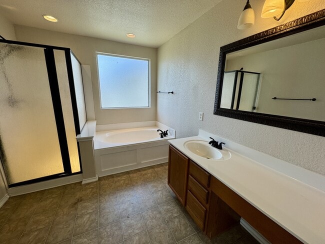 Building Photo - 8755 Sunview Park