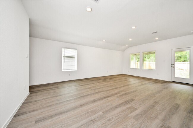 Building Photo - 27458 Serene Pne Dr