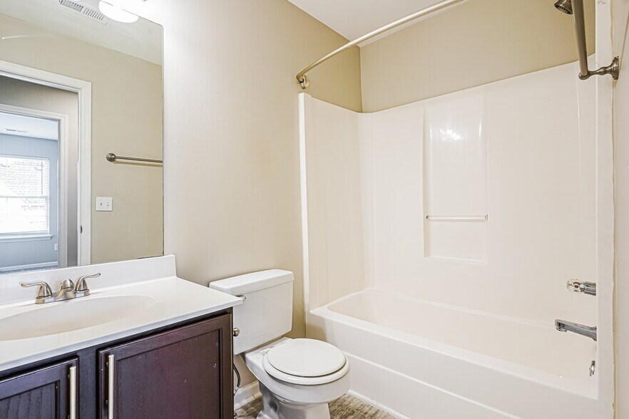 Building Photo - 102 Meadow Crest Ct