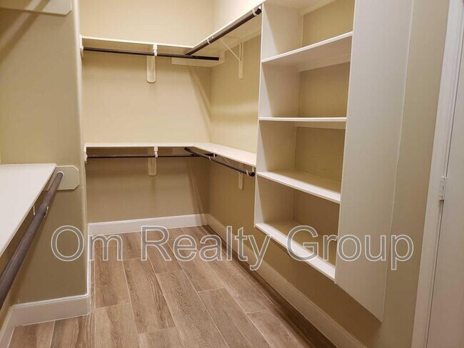 Building Photo - 5927 Bristol Path Ln