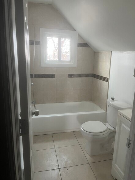 Building Photo - 375 S 10th St