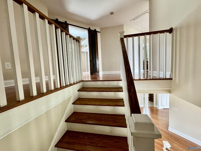 Building Photo - 2807 Talon Cir