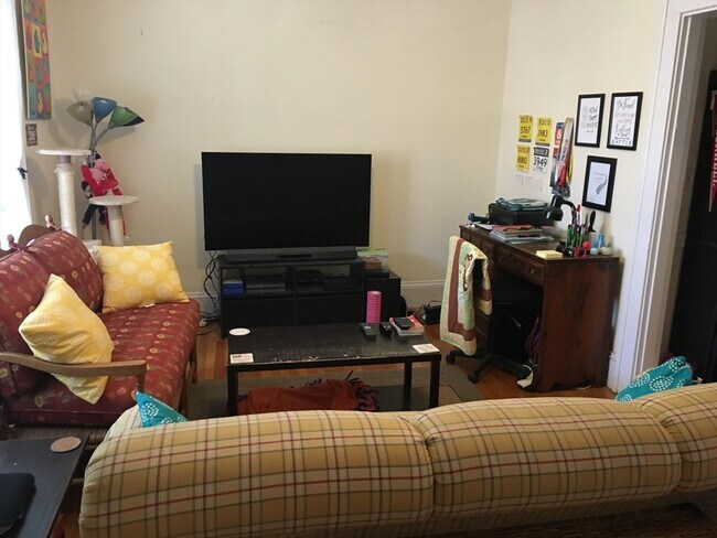 Building Photo - 592 Washington St