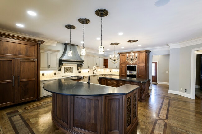 Building Photo - 9020 Whisperinghill Dr