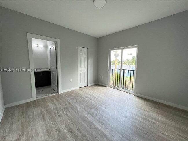 Building Photo - 808 NW 16th Ave