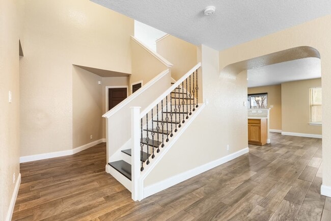 Building Photo - 4 Bedroom 2 1/2 bath Springtree Ranch Subdivision