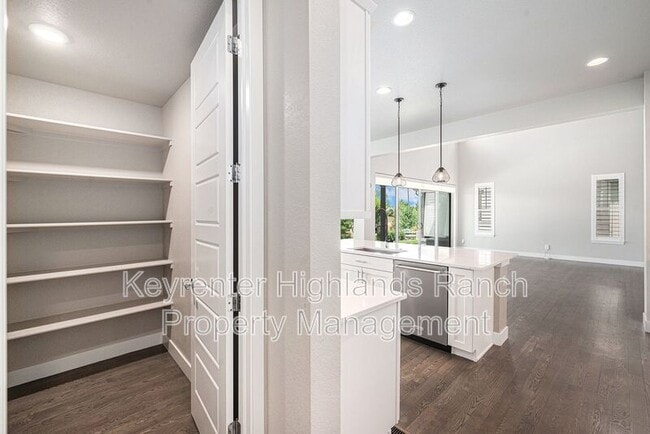 Building Photo - 533 Red Thistle Dr