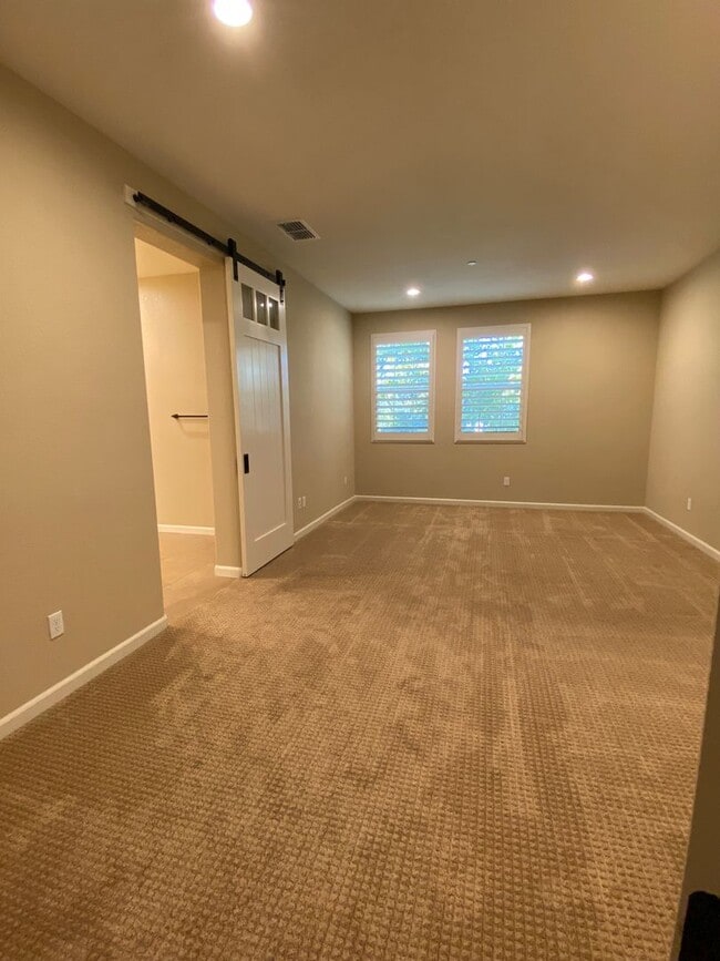 Building Photo - Livermore 3BD/2.5BA Townhouse in Great Neighborhood!