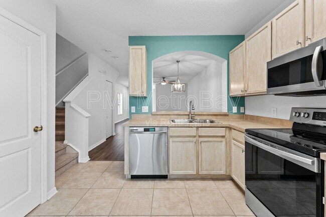 Building Photo - 5873 Fishhawk Ridge Dr