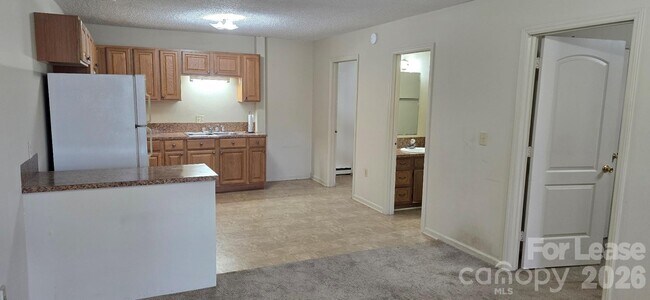 Building Photo - 517 Hickory St