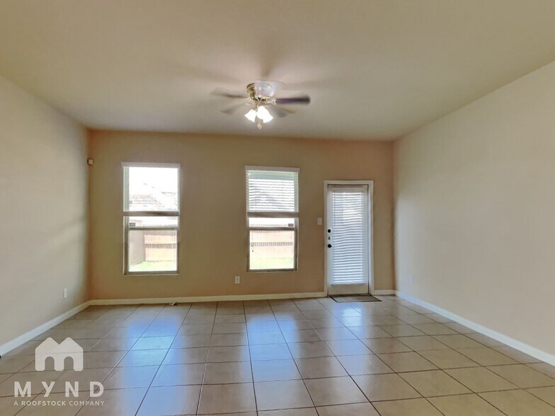 Building Photo - 9627 Bricewood Oak