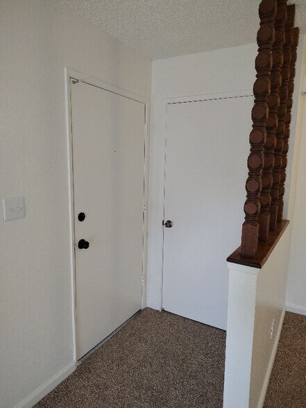 Building Photo - 2401 Christmas Tree Ln